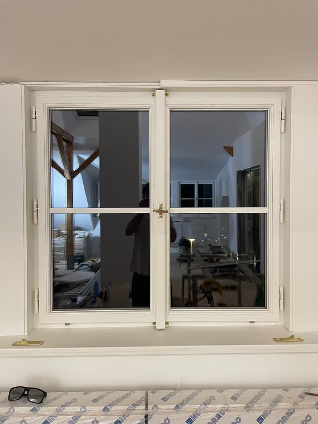 Ukázka práce hezkých bílých oken foceno z větší dálky | Repliky oken Jaroslav Heindinger